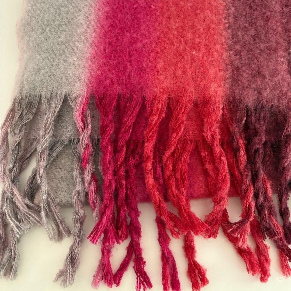 NWOT Urban Outfitters Ombre Striped Woven Scarf - Picture 3 of 8